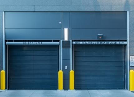 Commercial overhead garage doors